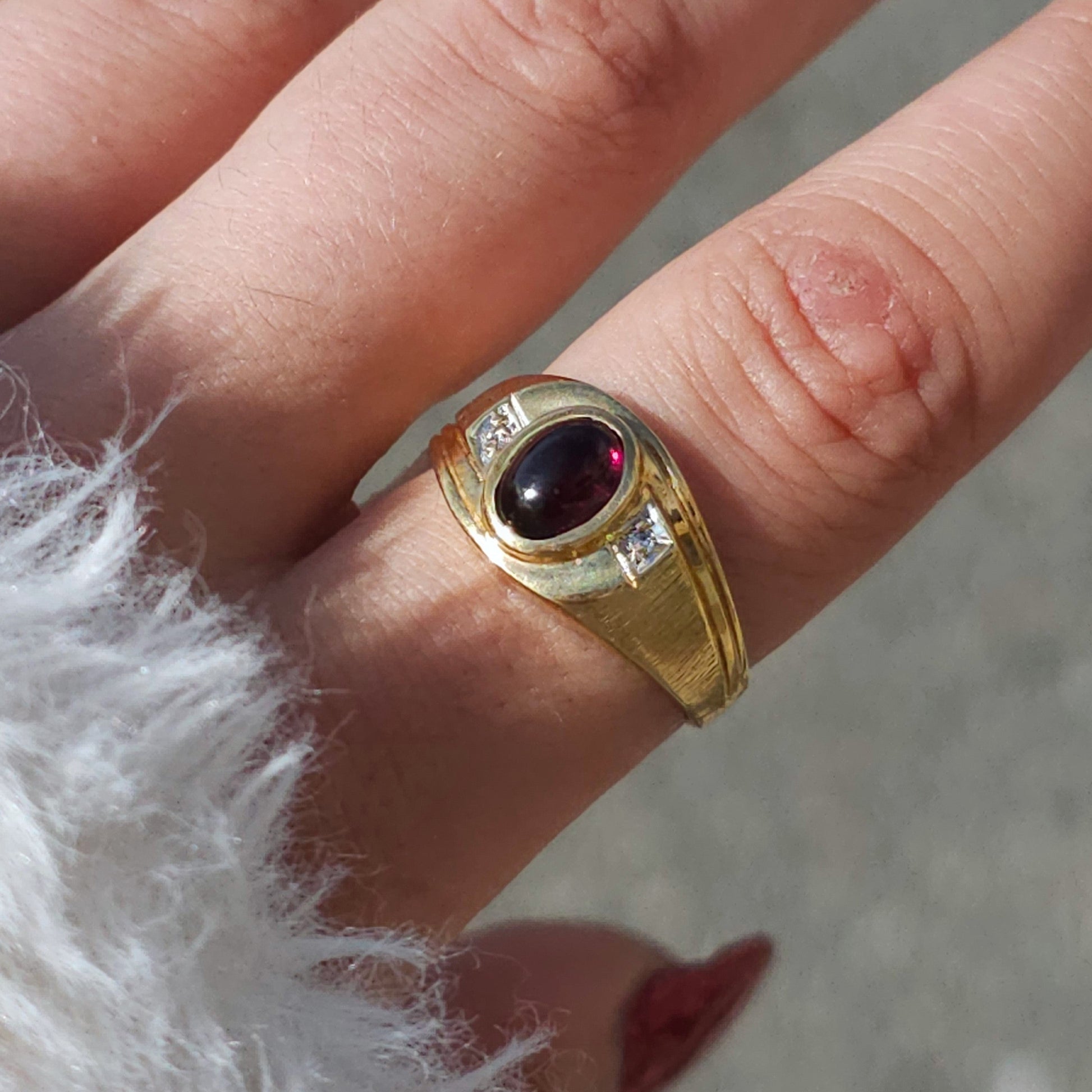 Garnet Amulette Ring - Dearest Diamonds
