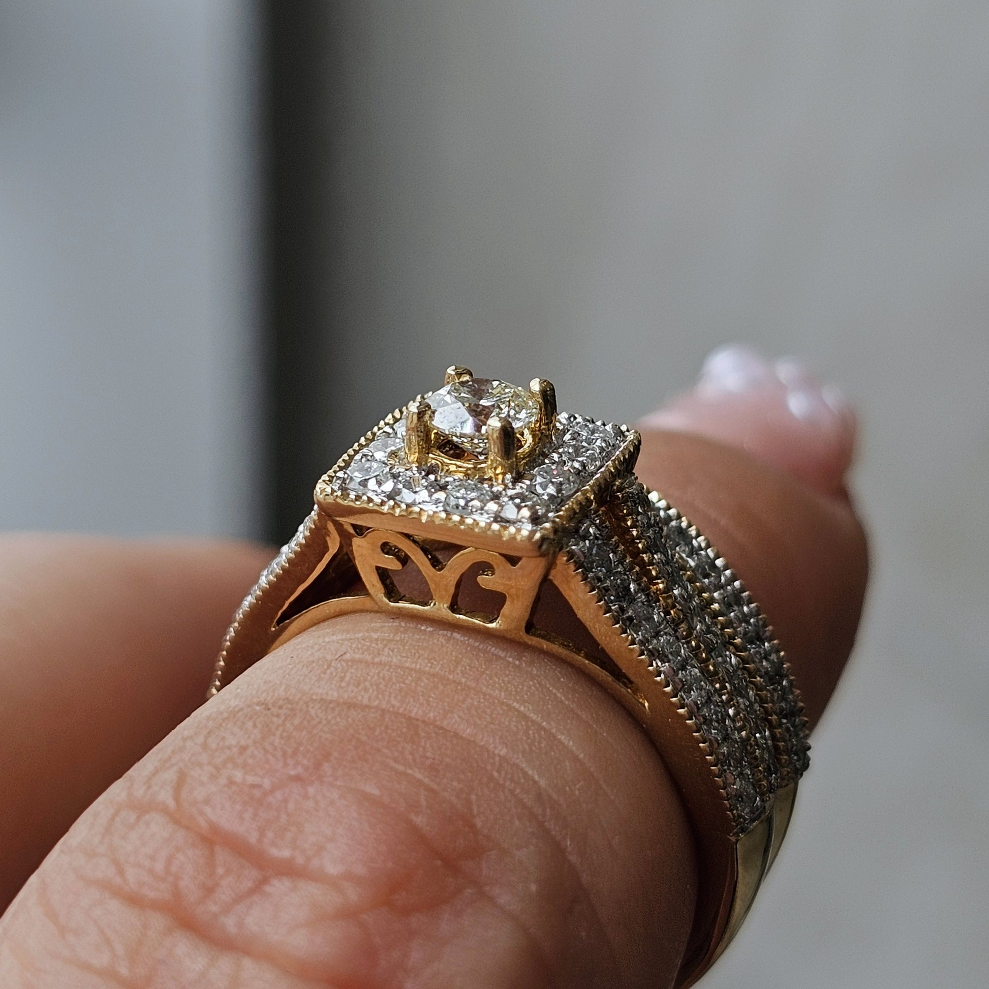 Venetian Style Natural Diamonds Round Bridal Set - Dearest Diamonds