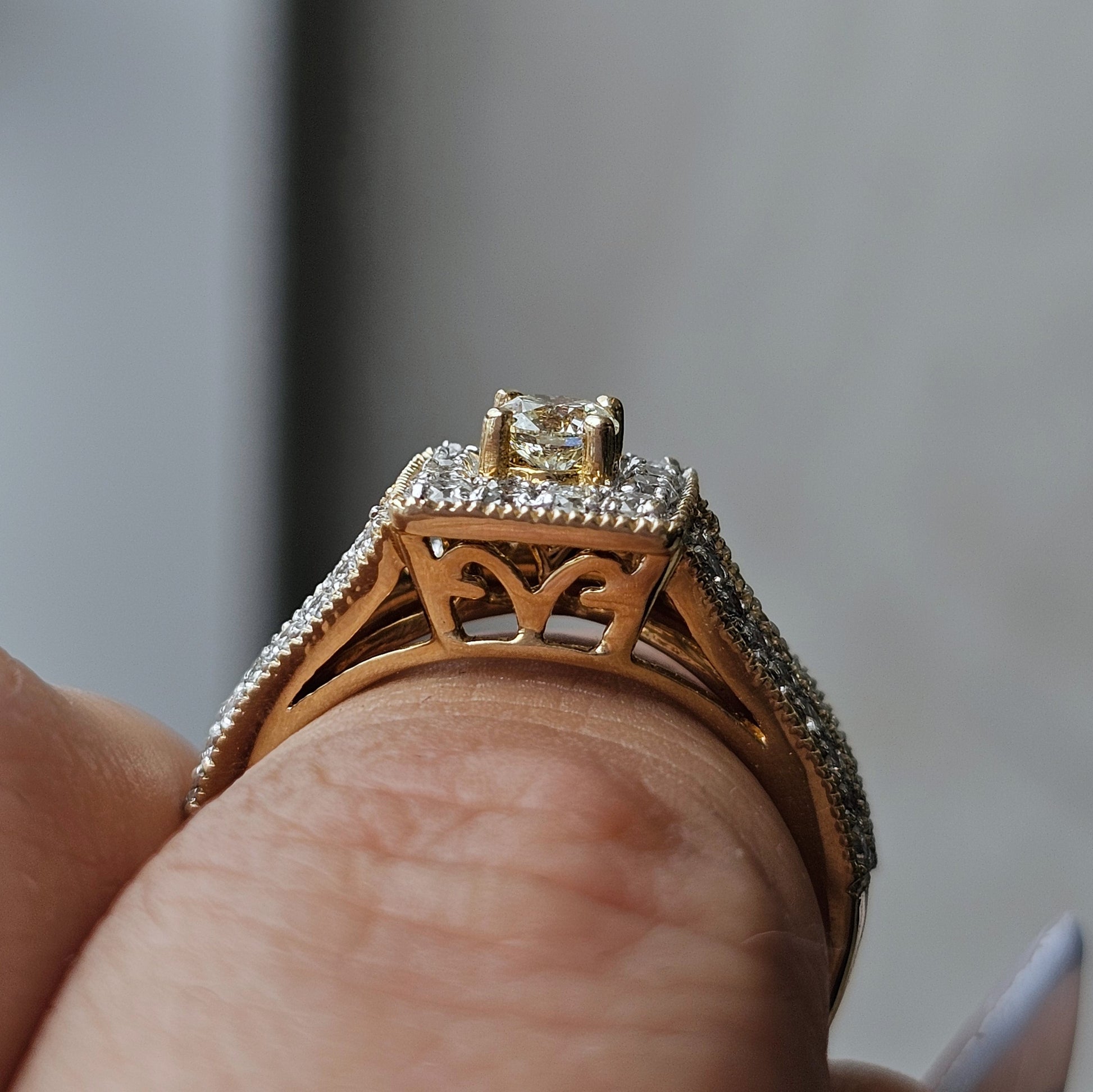 Venetian Style Natural Diamonds Round Bridal Set - Dearest Diamonds