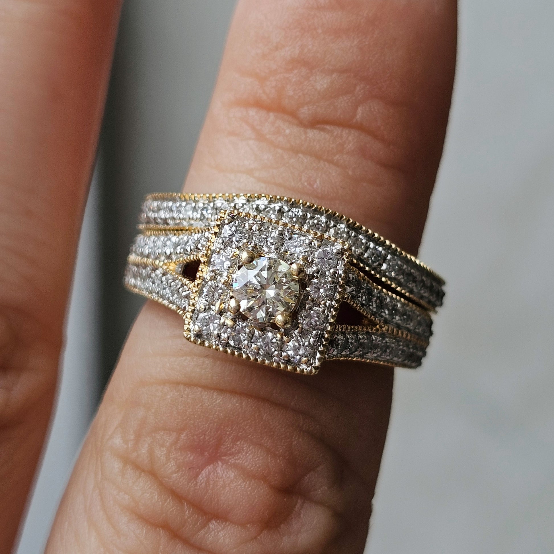 Venetian Style Natural Diamonds Round Bridal Set - Dearest Diamonds