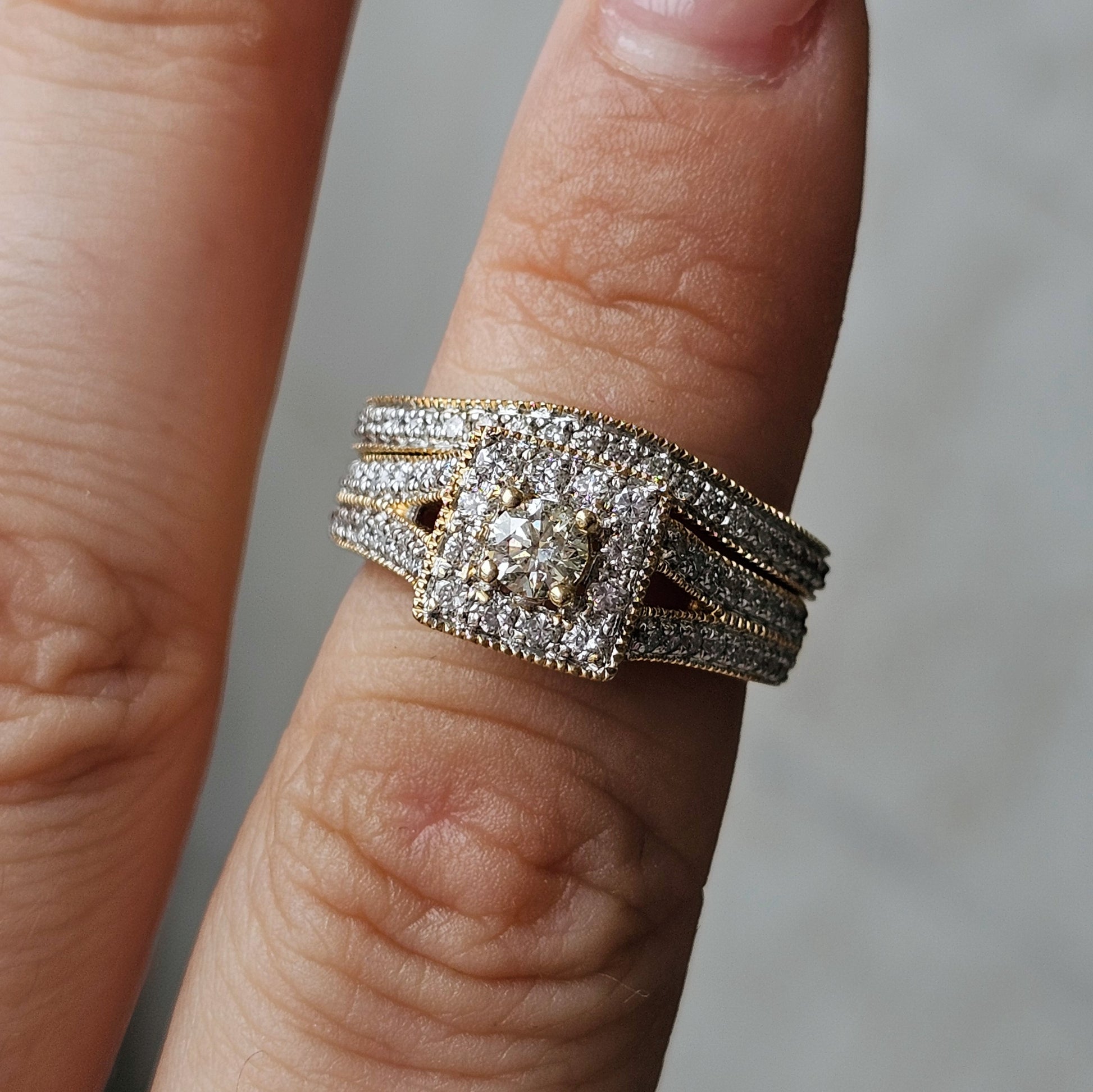 Venetian Style Natural Diamonds Round Bridal Set - Dearest Diamonds