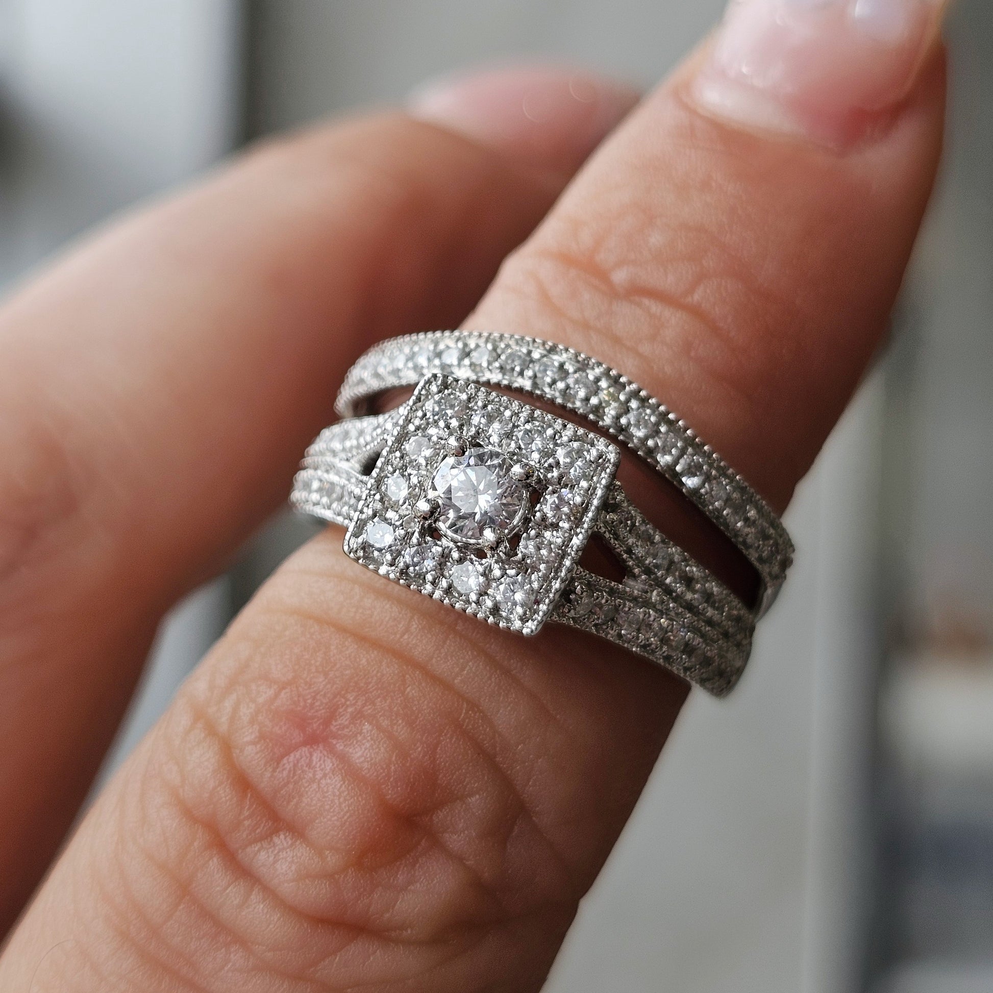 Venetian Style Natural Diamonds Round Bridal Set - Dearest Diamonds