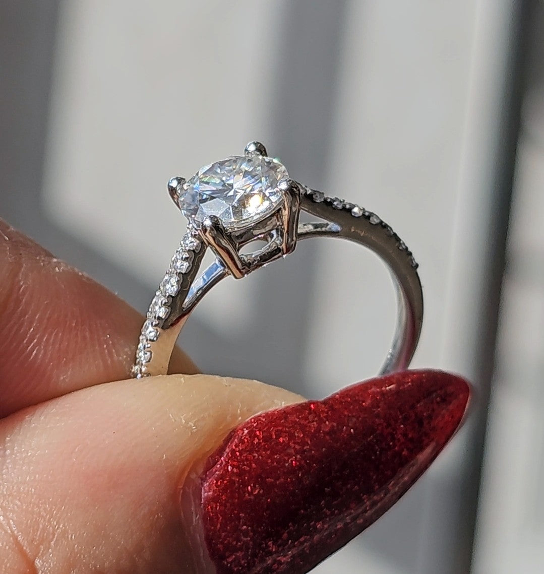 Sparkling Round - Dearest Diamonds