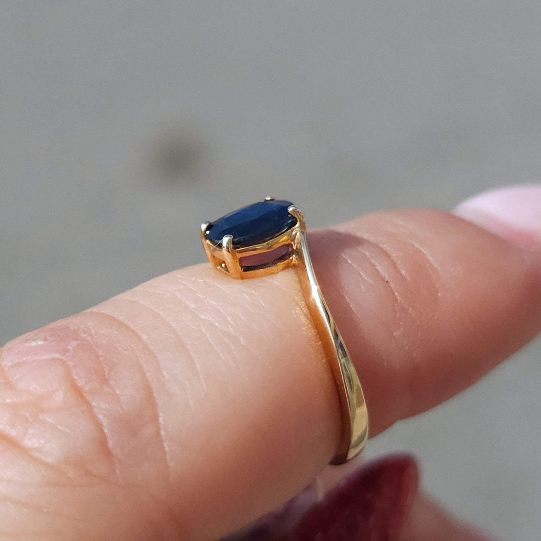 Oval Sapphire Ring - Dearest Diamonds