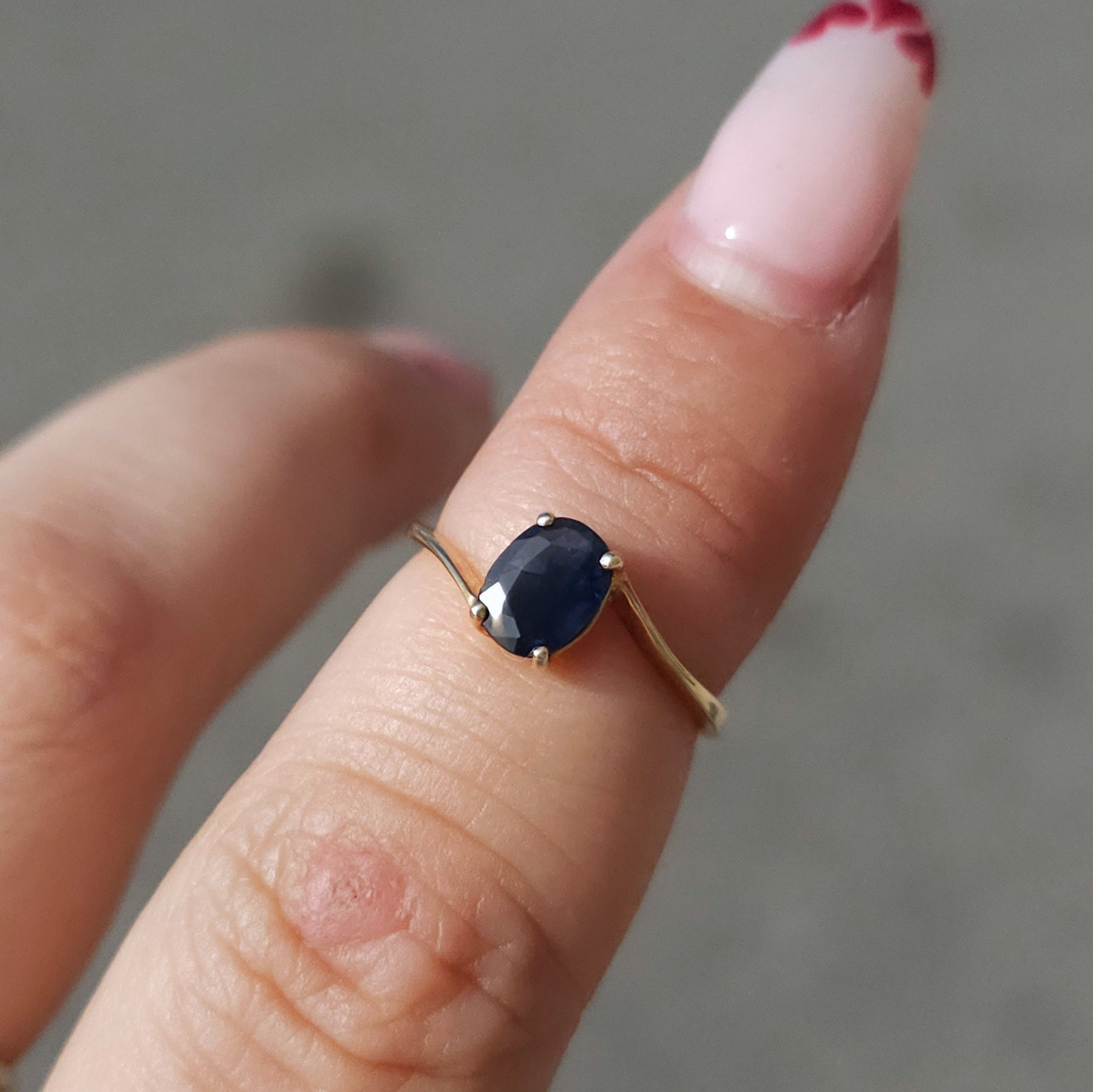 Oval Sapphire Ring - Dearest Diamonds