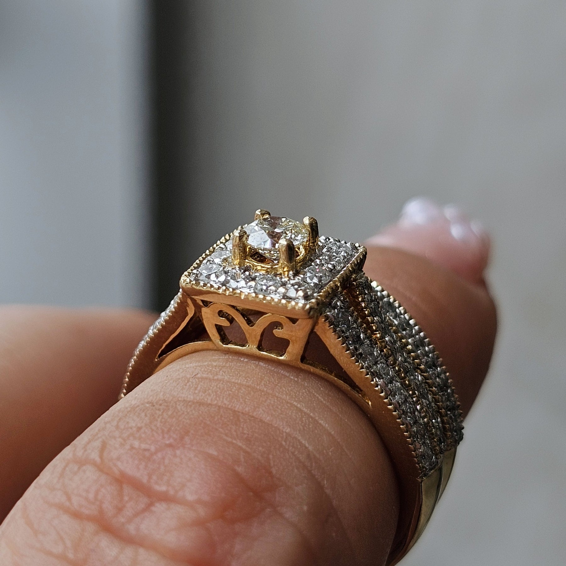 Venetian Style Natural Diamonds Round Bridal Set - Dearest Diamonds