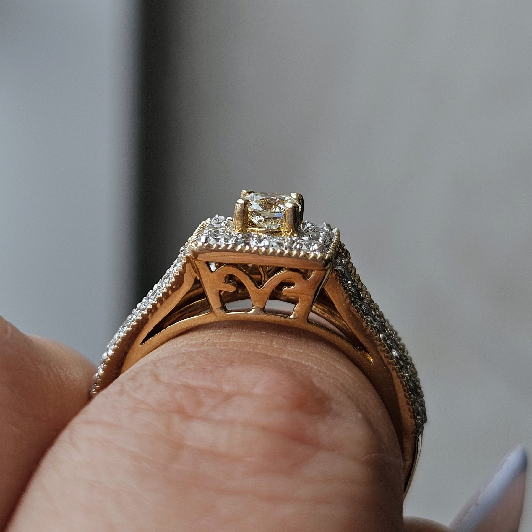 Venetian Style Natural Diamonds Round Bridal Set - Dearest Diamonds