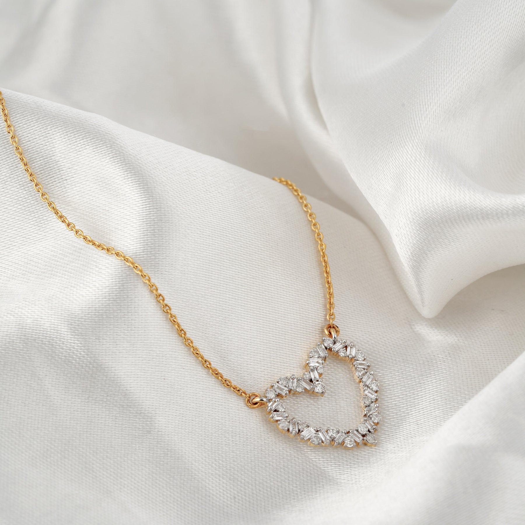 Heart of Emerald and Round Diamonds Necklace - Dearest Diamonds