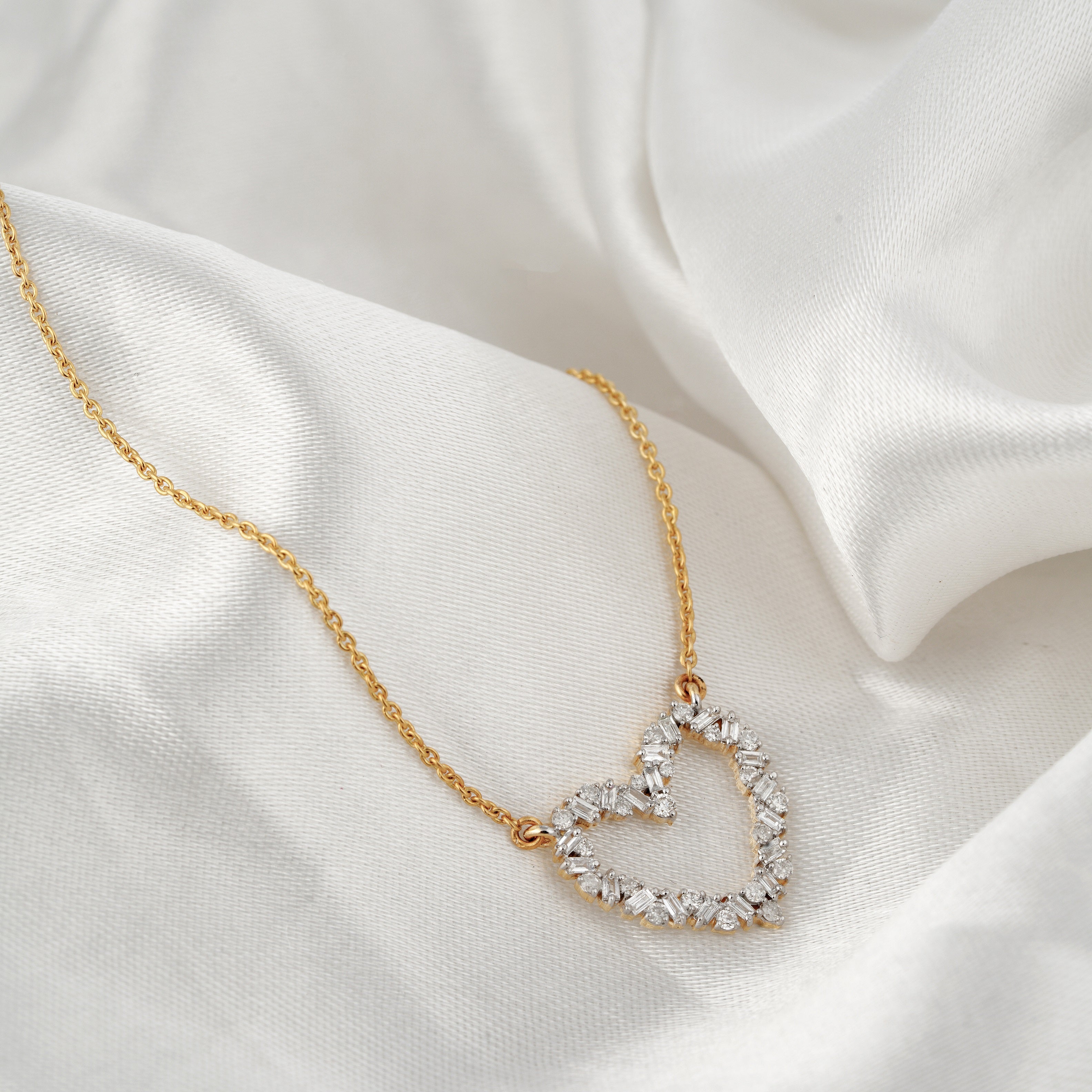 Heart of Emerald and Round Diamonds Necklace - Dearest Diamonds