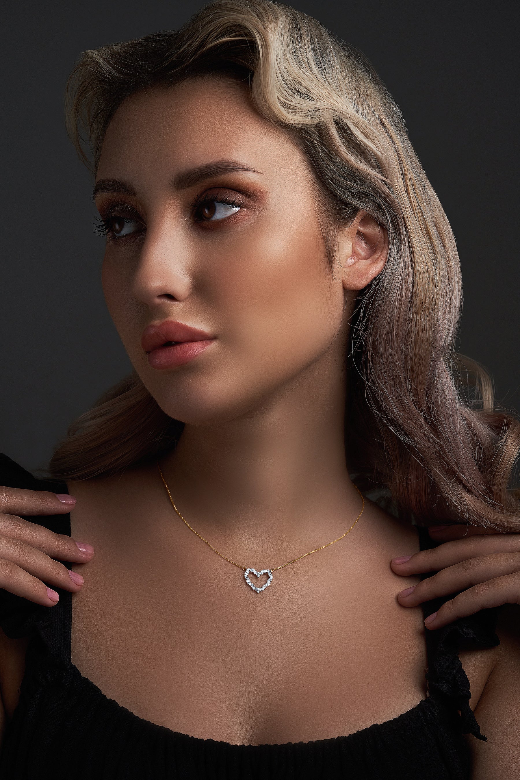 Heart of Emerald and Round Diamonds Necklace - Dearest Diamonds